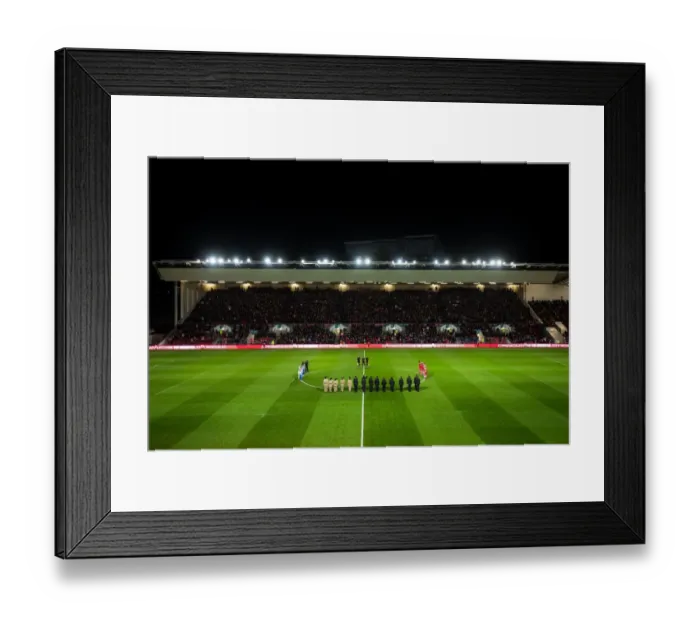 Framed Print : Bristol City vs Brighton & Hove Albion: Remembrance Day Tribute - Minutes Silence for Fallen Soldiers (November 5, 2016) - Sky Bet Championship, Ashton Gate Stadium Framed Print : Bristol City vs Brighton & Hove Albion: Remembrance Day Tribute - Minutes Silence for Fallen Soldiers (November 5, 2016) - Sky Bet Championship, Ashton Gate Stadium