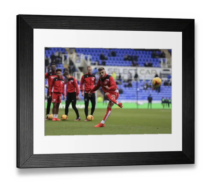 Framed Print : Jamie Paterson of Bristol City Warms Up Ahead of Reading Clash Framed Print : Jamie Paterson of Bristol City Warms Up Ahead of Reading Clash
