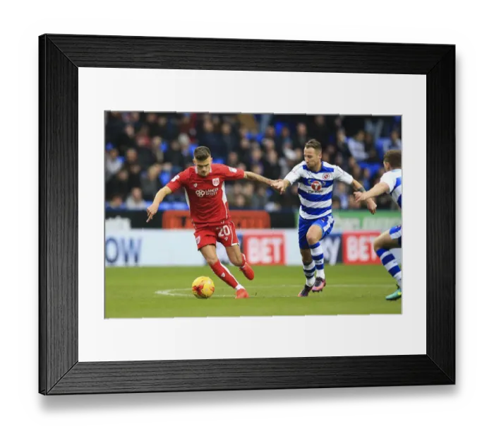 Framed Print : Jamie Paterson Holds Off Roy Beerens: Reading vs. Bristol City, Sky Bet Championship (November 2016)