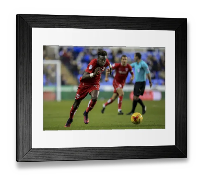 Framed Print : Tammy Abraham Leads Bristol City Attack Against Reading, 26 November 2016 Framed Print : Tammy Abraham Leads Bristol City Attack Against Reading, 26 November 2016