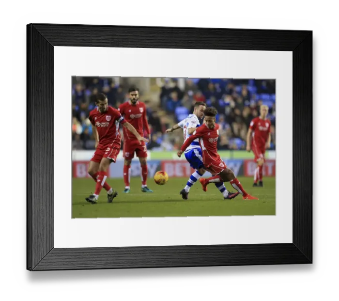 Framed Print : Bobby Reid in Action: Reading vs. Bristol City Championship Clash - November 2016 Framed Print : Bobby Reid in Action: Reading vs. Bristol City Championship Clash - November 2016
