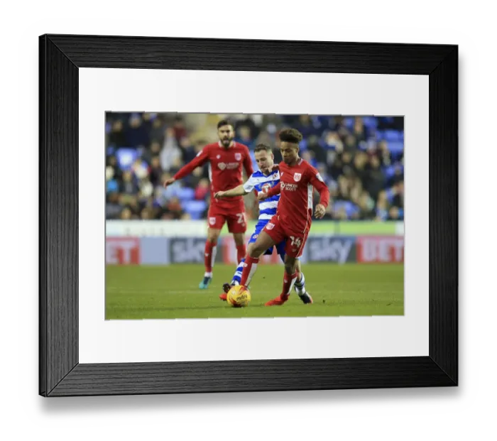 Framed Print : Bobby Reid Faces Pressure: Reading vs. Bristol City, Sky Bet Championship (November 2016) Framed Print : Bobby Reid Faces Pressure: Reading vs. Bristol City, Sky Bet Championship (November 2016)