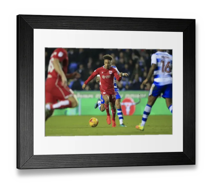 Framed Print : Bobby Reid in Action: Reading vs. Bristol City Championship Clash - November 2016 Framed Print : Bobby Reid in Action: Reading vs. Bristol City Championship Clash - November 2016