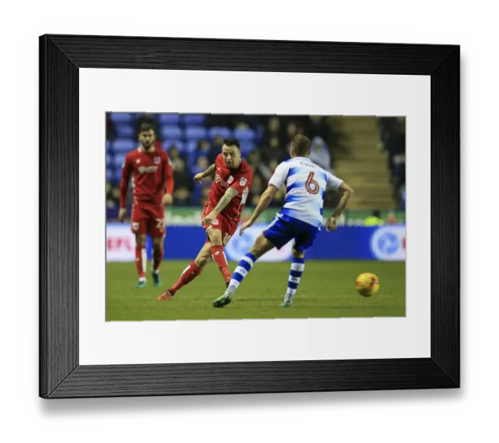 Framed Print : Lee Tomlin in Action: Reading vs. Bristol City, Sky Bet Championship (November 26, 2016) Framed Print : Lee Tomlin in Action: Reading vs. Bristol City, Sky Bet Championship (November 26, 2016)