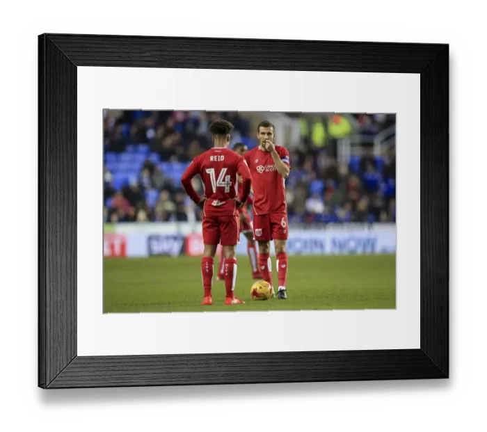 Framed Print : Gary O'Neil Ready for Free Kick: Reading vs. Bristol City, 2016 Framed Print : Gary O'Neil Ready for Free Kick: Reading vs. Bristol City, 2016