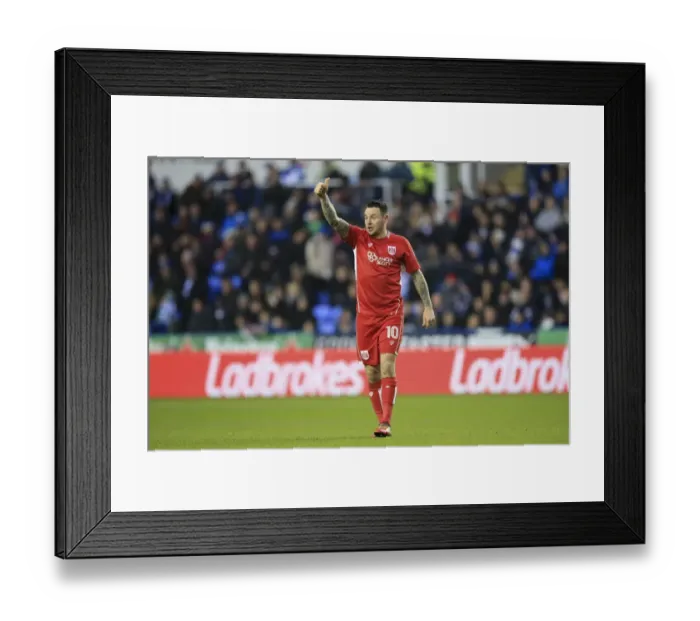 Framed Print : Lee Tomlin in Action: Championship Showdown at Reading - November 2016