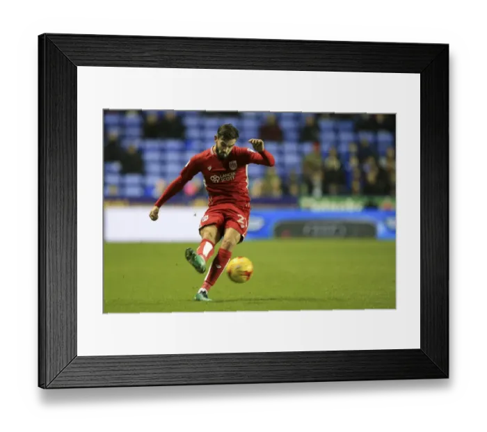 Framed Print : Marlon Pack Crosses for Bristol City in Reading Championship Clash Framed Print : Marlon Pack Crosses for Bristol City in Reading Championship Clash