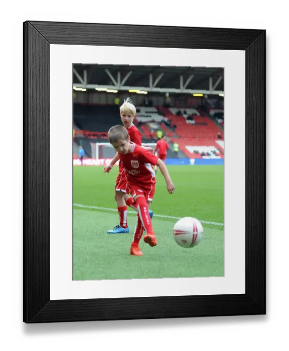 Framed Print : Bristol City vs Ipswich Town Clash in Sky Bet Championship (December 2016)