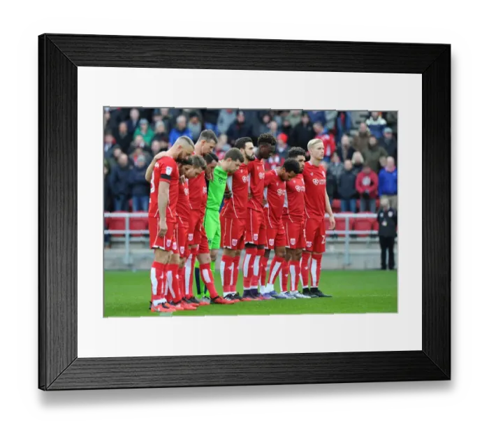 Framed Print : Bristol City Players Pay Tribute: A Moment of Silence During Bristol City v Ipswich Town (03 / 12 / 2016) Framed Print : Bristol City Players Pay Tribute: A Moment of Silence During Bristol City v Ipswich Town (03 / 12 / 2016)