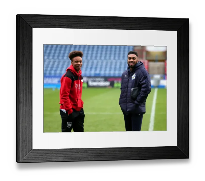 Framed Print : Bobby Reid in Deep Conversation Before Huddersfield Town vs. Bristol City Clash (10 / 12 / 2016) Framed Print : Bobby Reid in Deep Conversation Before Huddersfield Town vs. Bristol City Clash (10 / 12 / 2016)