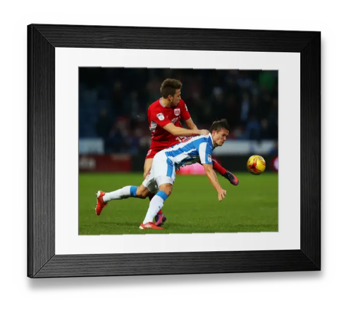 Framed Print : Bristol City's Luke Freeman Faces Off Against Huddersfield Town's Jonathan Hogg in Championship Clash