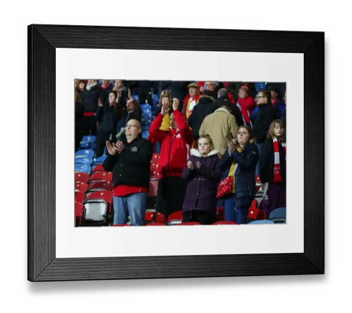 Framed Print : Bristol City Fans United: A Sea of Applause at Full-Time vs. Huddersfield Town (10.12.16) Framed Print : Bristol City Fans United: A Sea of Applause at Full-Time vs. Huddersfield Town (10.12.16)