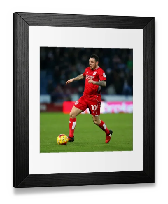 Framed Print : Lee Tomlin of Bristol City in Action against Huddersfield Town, Sky Bet Championship (December 2016) Framed Print : Lee Tomlin of Bristol City in Action against Huddersfield Town, Sky Bet Championship (December 2016)