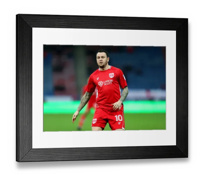 Framed Print : Lee Tomlin of Bristol City - Mandatory by-line: Matt McNulty / JMP - 10 / 12 / 2016 - FOOTBALL - The John Smiths Stadium