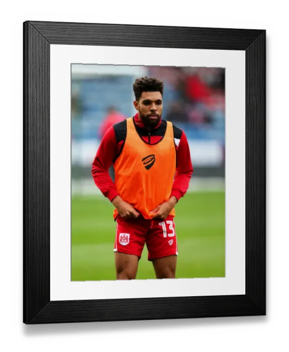 Framed Print : Bristol City's Scott Golbourne Warming Up Ahead of Huddersfield Town Clash (10.12.16) Framed Print : Bristol City's Scott Golbourne Warming Up Ahead of Huddersfield Town Clash (10.12.16)