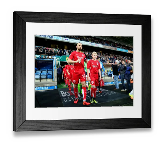 Framed Print : Bristol City's Aaron Wilbraham and Mascot Prepare for Huddersfield Clash, Sky Bet Championship (10.12.16)