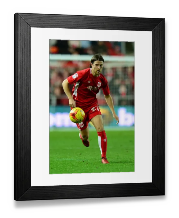 Framed Print : Adam Matthews in Action: Bristol City vs Brentford, Sky Bet Championship, Ashton Gate, December 13, 2016