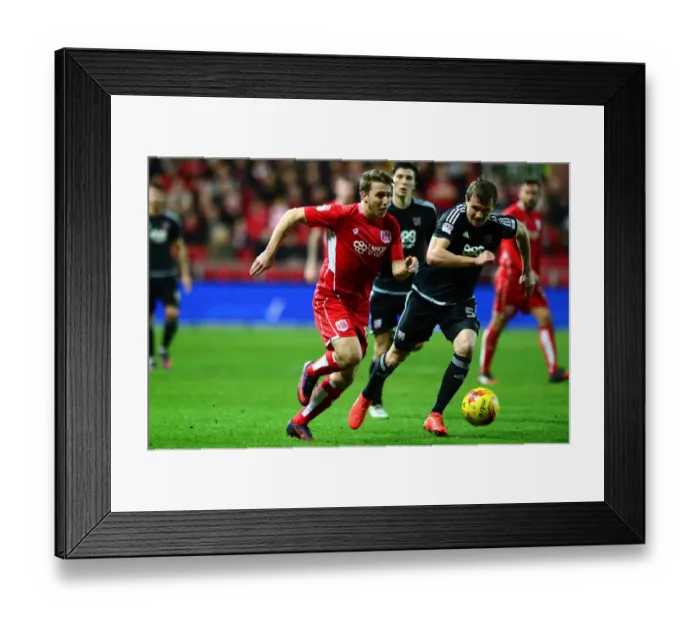 Framed Print : Bristol City's Luke Freeman Charges Down the Wing Against Brentford in Sky Bet Championship Clash Framed Print : Bristol City's Luke Freeman Charges Down the Wing Against Brentford in Sky Bet Championship Clash