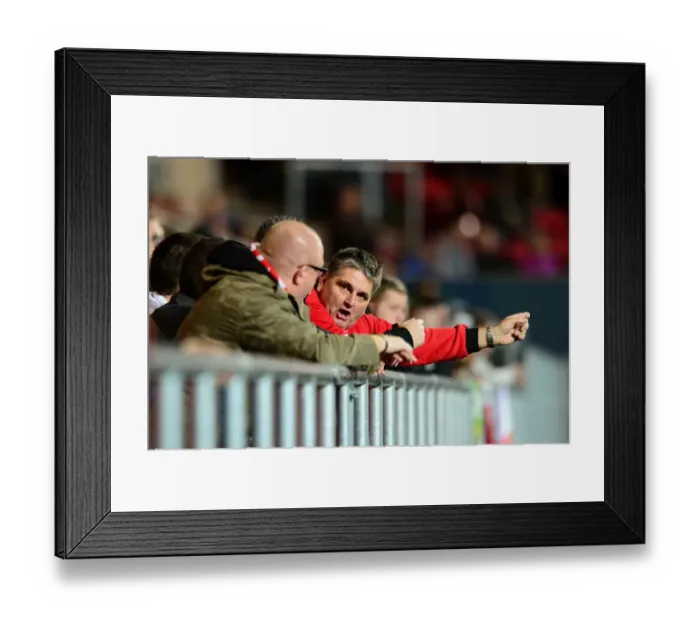Framed Print : Passionate Bristol City Fans at Ashton Gate during Sky Bet Championship Match against Brentford (13 / 12 / 2016) Framed Print : Passionate Bristol City Fans at Ashton Gate during Sky Bet Championship Match against Brentford (13 / 12 / 2016)