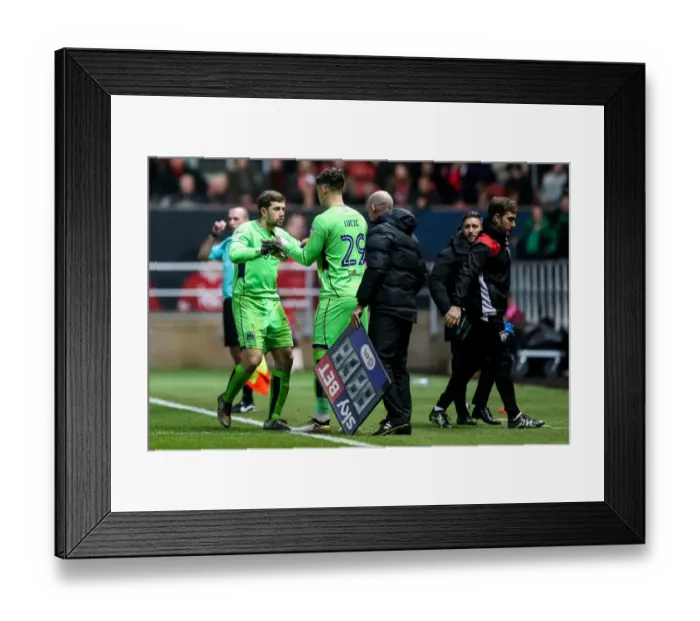 Framed Print : Bristol City's Frank Fielding Substituted for Ivan Lucic in Debut Performance vs. Brentford (13 / 12 / 2016) Framed Print : Bristol City's Frank Fielding Substituted for Ivan Lucic in Debut Performance vs. Brentford (13 / 12 / 2016)