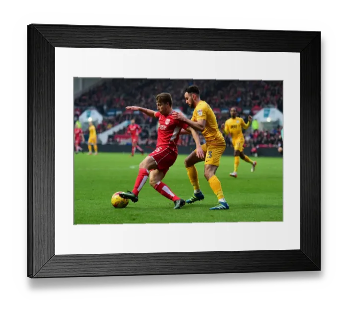 Framed Print : A Battle of Control: Freeman vs Cunningham - Bristol City vs Preston North End