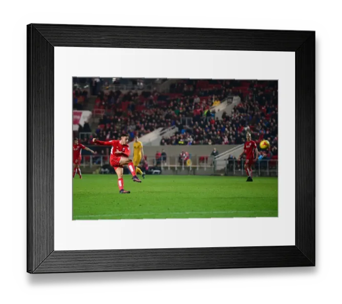 Framed Print : Bristol City's Josh Brownhill Goes for Glory Against Preston North End (17 / 12 / 2016, Sky Bet Championship, Ashton Gate) Framed Print : Bristol City's Josh Brownhill Goes for Glory Against Preston North End (17 / 12 / 2016, Sky Bet Championship, Ashton Gate)