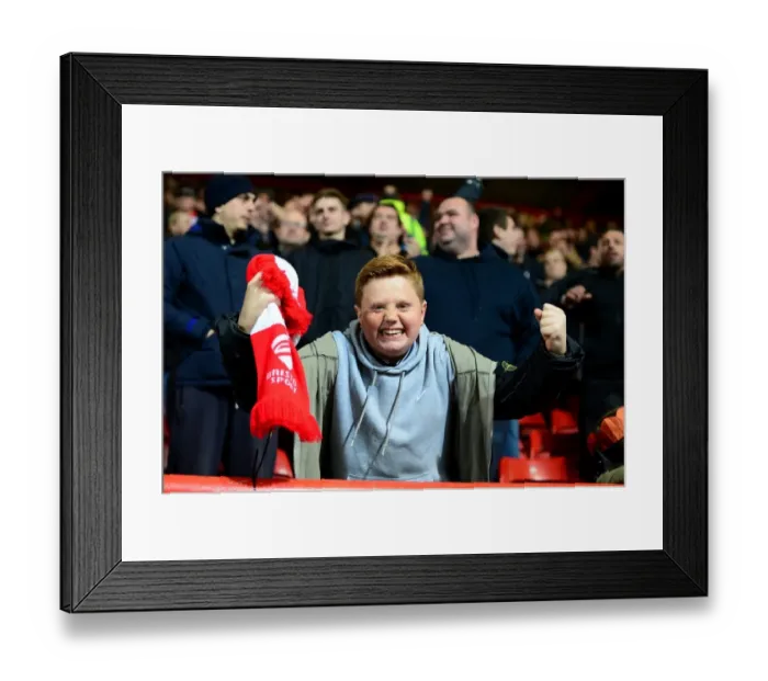 Framed Print : Passionate Bristol City Fans at Ashton Gate during Sky Bet Championship Match against Preston North End (17 / 12 / 2016) Framed Print : Passionate Bristol City Fans at Ashton Gate during Sky Bet Championship Match against Preston North End (17 / 12 / 2016)