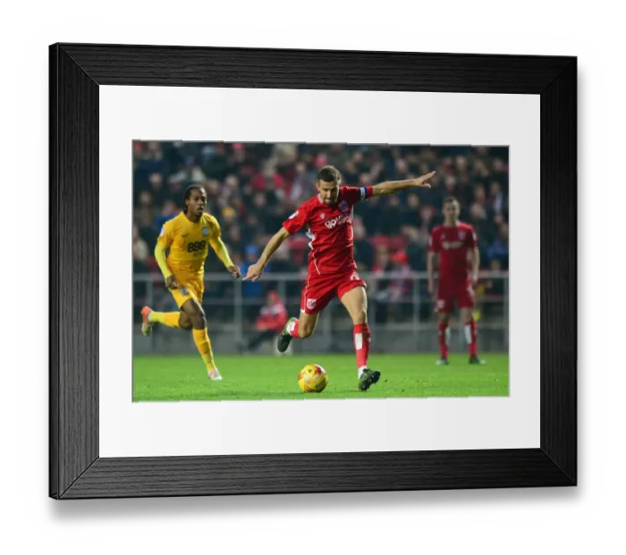 Framed Print : Gary O'Neil in Action: Bristol City vs Preston North End, Sky Bet Championship (17 / 12 / 2016)