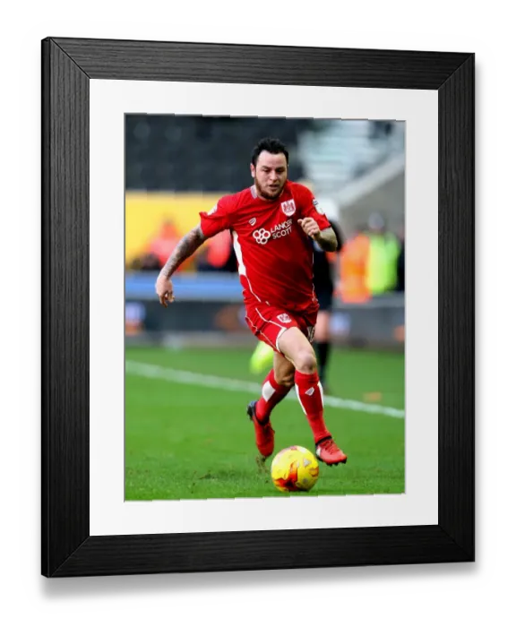 Framed Print : Lee Tomlin in Action: Wolverhampton Wanderers vs. Bristol City, Sky Bet Championship, Molineux Stadium