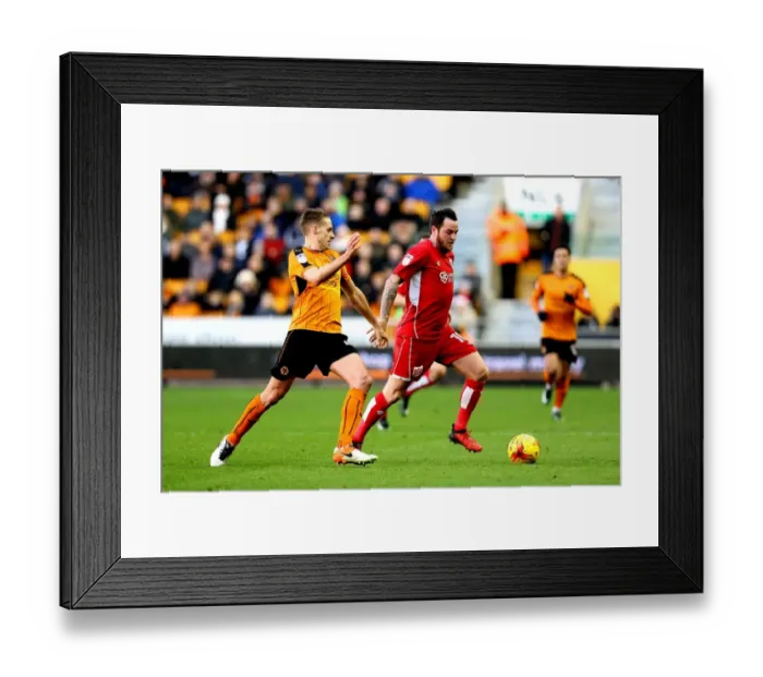 Framed Print : Lee Tomlin Outmaneuvers David Edwards: A Pivotal Moment in Wolverhampton Wanderers vs. Bristol City Championship Clash (December 2016)