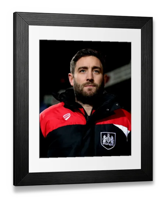 Framed Print : Lee Johnson Leads Bristol City at Portman Road Against Ipswich Town (December 2016) Framed Print : Lee Johnson Leads Bristol City at Portman Road Against Ipswich Town (December 2016)