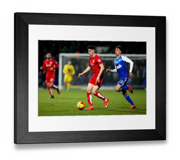 Framed Print : Bristol City's Callum O'Dowda Outruns Ipswich Town's Andre Dozzell during Sky Bet Championship Match Framed Print : Bristol City's Callum O'Dowda Outruns Ipswich Town's Andre Dozzell during Sky Bet Championship Match