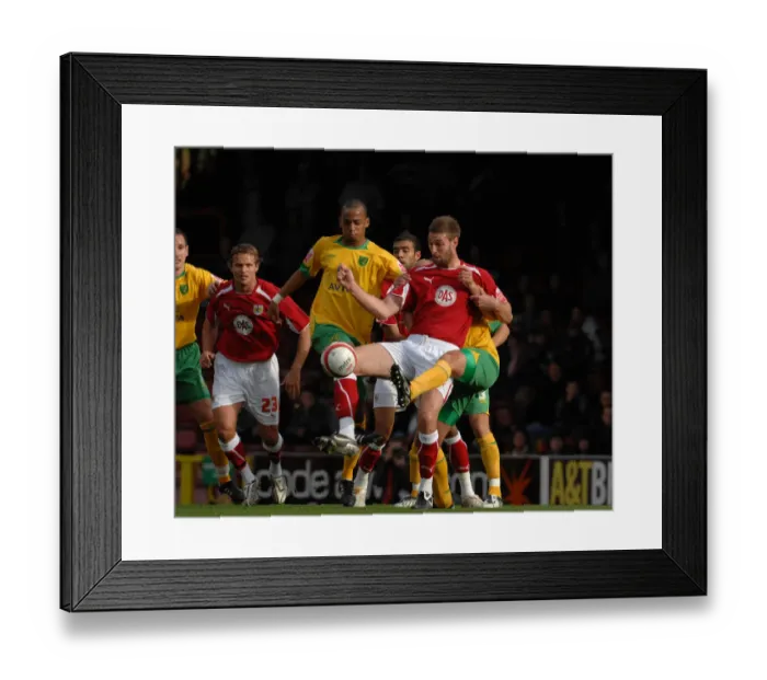Framed Print : Clash of Titans: Bristol City vs Norwich City (Season 08-09)