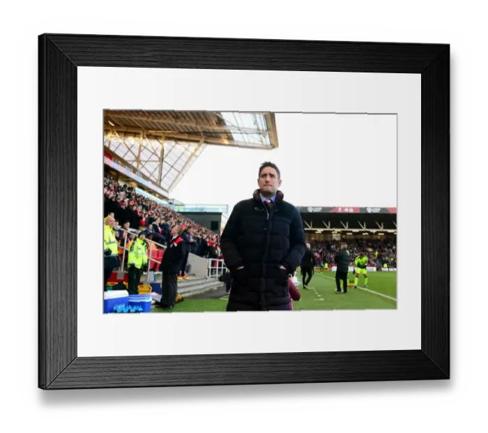 Framed Print : Bristol City vs Reading: Lee Johnson Leads the Charge at Ashton Gate, January 2017 Framed Print : Bristol City vs Reading: Lee Johnson Leads the Charge at Ashton Gate, January 2017