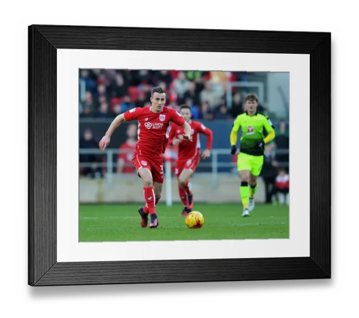 Framed Print : Bristol City vs Reading: Joe Bryan in Action, Sky Bet Championship 2017 Framed Print : Bristol City vs Reading: Joe Bryan in Action, Sky Bet Championship 2017