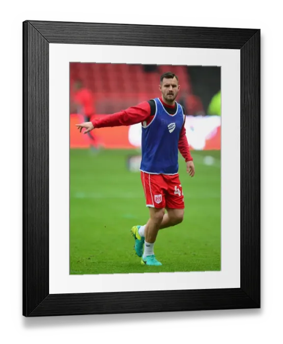 Framed Print : Bailey Wright in Action: Bristol City vs. Fleetwood Town, FA Cup Third Round (2017)