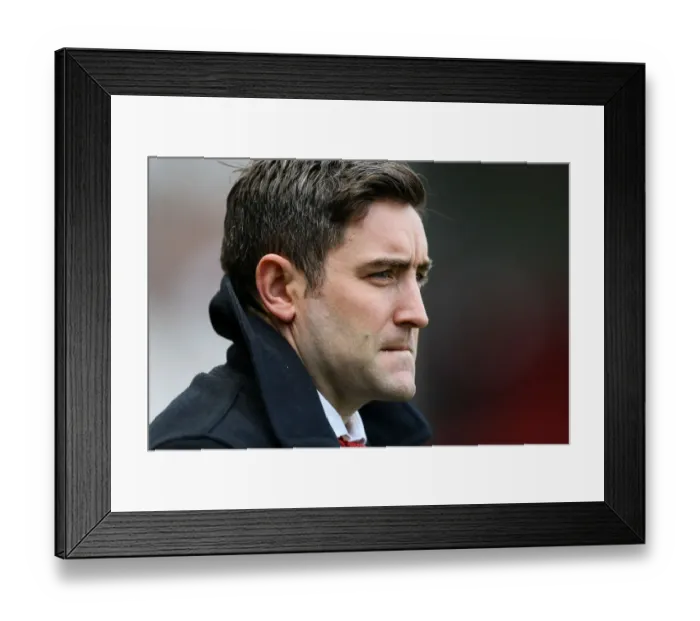 Framed Print : Bristol City's Lee Johnson Guides Team at Ashton Gate: FA Cup Battle against Fleetwood Town (07 / 01 / 2017) Framed Print : Bristol City's Lee Johnson Guides Team at Ashton Gate: FA Cup Battle against Fleetwood Town (07 / 01 / 2017)
