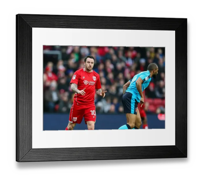 Framed Print : Lee Tomlin in Action: Bristol City vs Fleetwood Town at Ashton Gate Stadium during The Emirates FA Cup Third Round Proper (07.01.2017) Framed Print : Lee Tomlin in Action: Bristol City vs Fleetwood Town at Ashton Gate Stadium during The Emirates FA Cup Third Round Proper (07.01.2017)