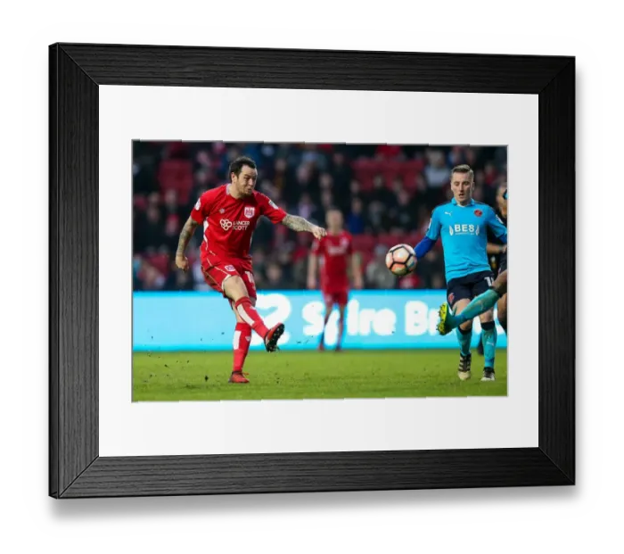 Framed Print : Bristol City vs Fleetwood Town: Lee Tomlin in Action during The Emirates FA Cup Third Round Proper at Ashton Gate Stadium (07.01.2017)
