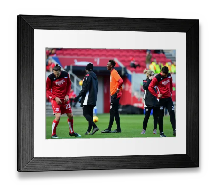 Framed Print : Tammy Abraham Warms Up in Sugar Smart T-Shirt: Bristol City vs. Cardiff City, 14 / 01 / 2017 Framed Print : Tammy Abraham Warms Up in Sugar Smart T-Shirt: Bristol City vs. Cardiff City, 14 / 01 / 2017