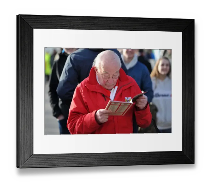 Framed Print : Thrilling Rivalry: Bristol City vs. Cardiff City at Ashton Gate, Sky Bet Championship