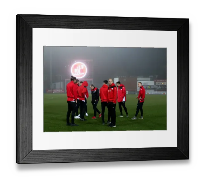 Framed Print : Bristol City Players Gather Before FA Cup Third Round Replay at Fleetwood Town's Highbury Stadium (January 2017) Framed Print : Bristol City Players Gather Before FA Cup Third Round Replay at Fleetwood Town's Highbury Stadium (January 2017)