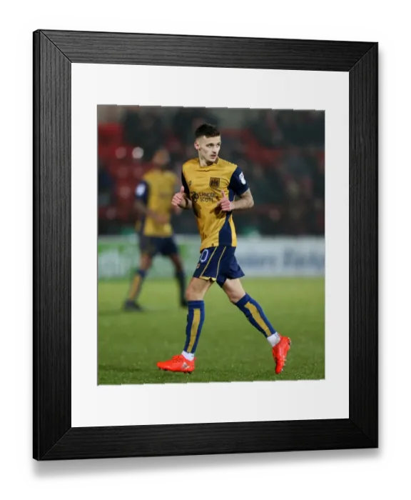 Framed Print : Jamie Paterson in Action: Bristol City's FA Cup Battle at Fleetwood Town, 2017