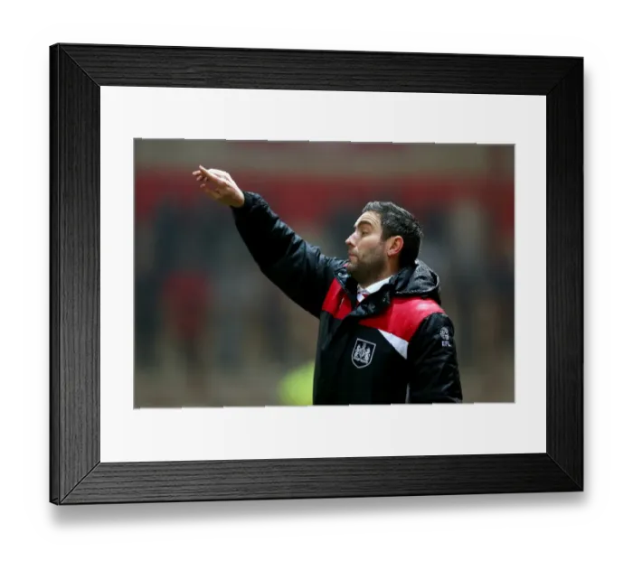 Framed Print : Bristol City's Lee Johnson at Fleetwood Town's Highbury Stadium during FA Cup Replay