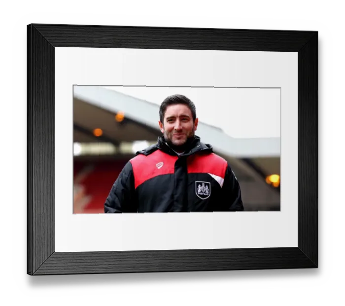Framed Print : Johnson Guides Bristol City at The City Ground vs. Nottingham Forest (Sky Bet Championship, 2017) Framed Print : Johnson Guides Bristol City at The City Ground vs. Nottingham Forest (Sky Bet Championship, 2017)