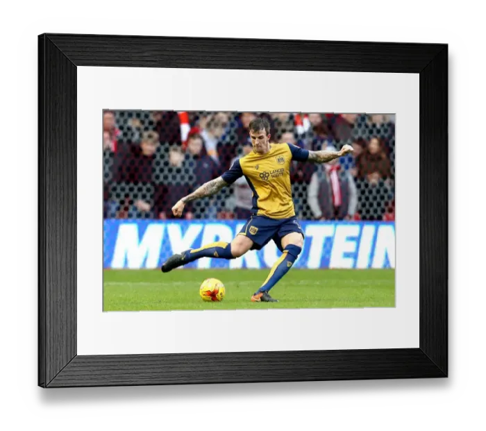 Framed Print : Aden Flint in Action: Nottingham Forest vs. Bristol City, Sky Bet Championship 2017 Framed Print : Aden Flint in Action: Nottingham Forest vs. Bristol City, Sky Bet Championship 2017