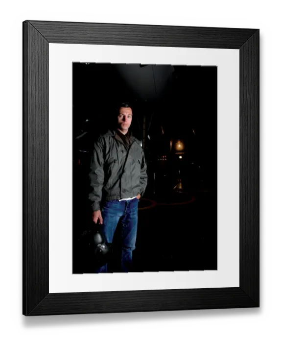 Framed Print : Ivan Sproule: Unyielding Determination in Bristol City Football Club's 08-09 Season Framed Print : Ivan Sproule: Unyielding Determination in Bristol City Football Club's 08-09 Season