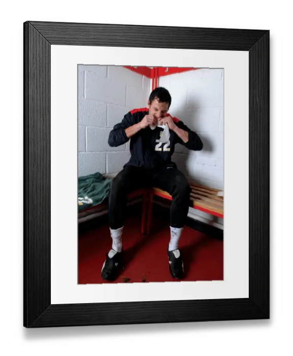 Framed Print : Chris Weale: A Picture of Resilience - Bristol City Football Club 08-09 Framed Print : Chris Weale: A Picture of Resilience - Bristol City Football Club 08-09