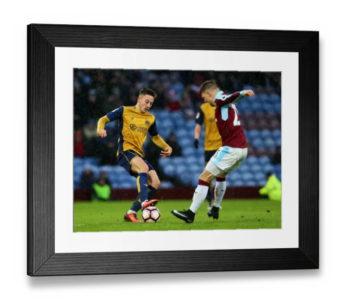 Framed Print : Josh Brownhill vs Johann Gudmundsson: A Battle at Turf Moor in the FA Cup, January 2017 Framed Print : Josh Brownhill vs Johann Gudmundsson: A Battle at Turf Moor in the FA Cup, January 2017