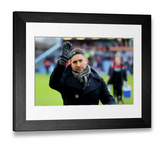 Framed Print : Lee Johnson Motivates Bristol City at Turf Moor, FA Cup 2017 Framed Print : Lee Johnson Motivates Bristol City at Turf Moor, FA Cup 2017